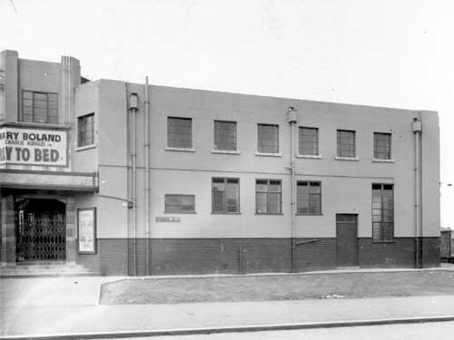 Tivoli Cinema in April 1937. The featured films were Randolph Scott in 'And sudden Death' and 'Early to Bed' with Mary Boland and Charlie Ruggles.