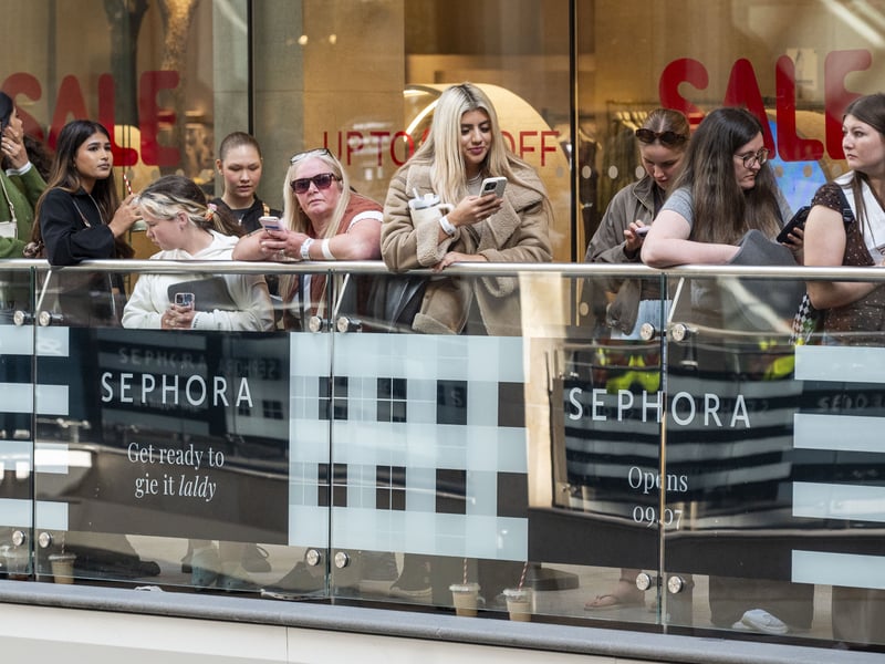 Some of the dedicated Sephora fans were rewarded with freebies.