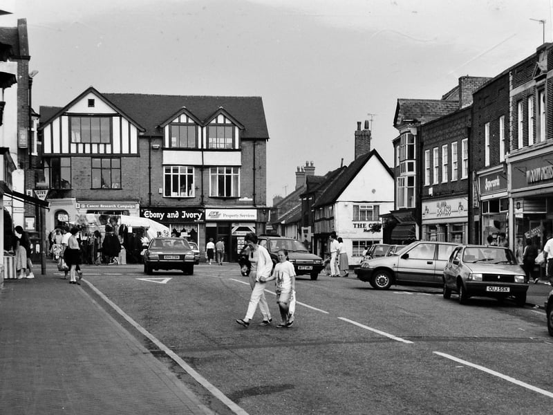 A snapshot of everyday life in Market Drayton in 1991, when a trip into town meant browsing the shops, meeting friends and catching up with neighbours. What are your favourite memories of the town centre?