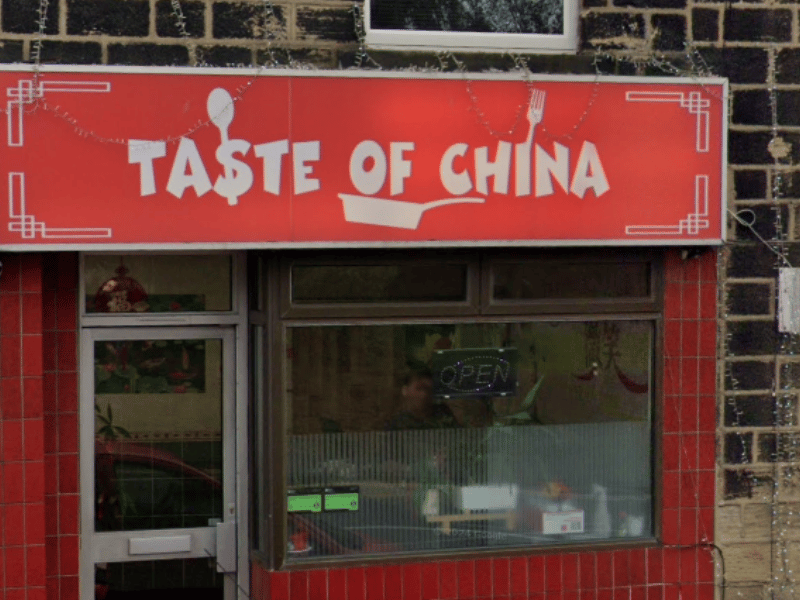A reliable, fast, and highly efficient thoroughfare takeaway that keeps the local area well-stocked with traditional favourites. Reviews point to its consistent cooking and speedy delivery times, with locals highly recommending the salt and pepper boxes and classic sweet and sour dishes. 🍴 108 Henshaw Ln, Yeadon, Leeds LS19 7RZ