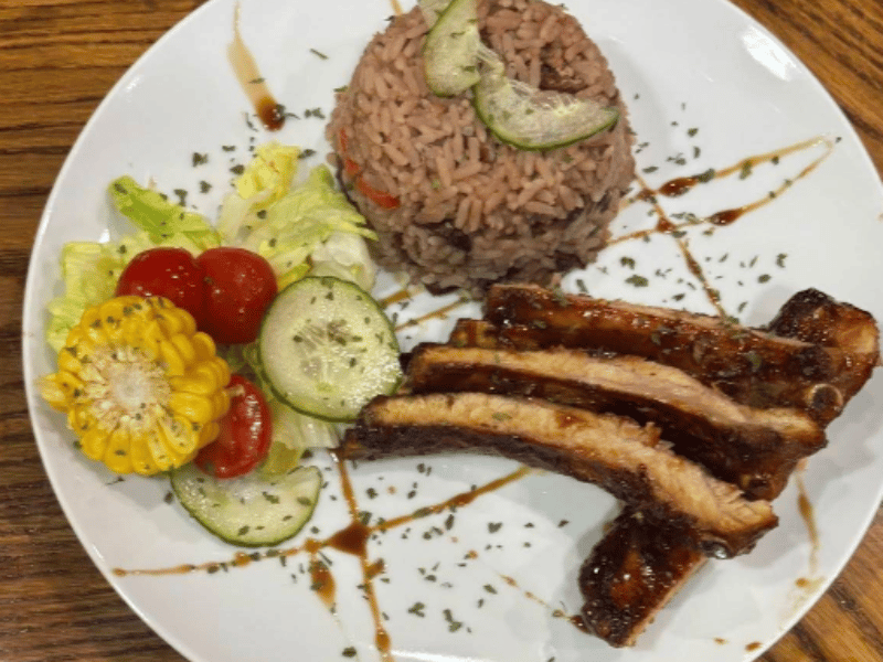 Traditional Caribbean takeaway flavours bring a brilliant taste of St. Kitts & Nevis to West Yorkshire. Reviewers praise the spot for its generous, authentic portions, calling out the standout oxtail, and tender curry goat. 🍴 24-26 Harrogate Rd, Rawdon, Leeds LS19 6HJ
