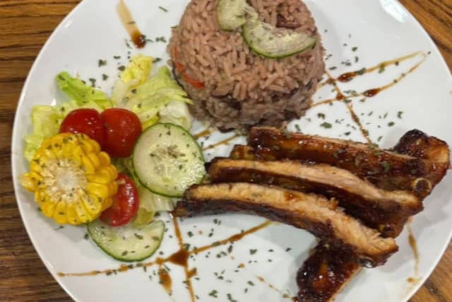 Traditional Caribbean takeaway flavours bring a brilliant taste of St. Kitts & Nevis to West Yorkshire. Reviewers praise the spot for its generous, authentic portions, calling out the standout oxtail, and tender curry goat. 🍴 24-26 Harrogate Rd, Rawdon, Leeds LS19 6HJ