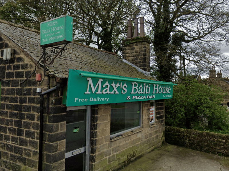 A highly versatile High Street hybrid takeaway that masterfully bridges two comfort-food worlds. Locals rate it highly for offering an expansive, deeply flavourful selection of traditional curries and sizzling baltis alongside a massive late-night pizza menu. 🍴 56 High St, Yeadon, Leeds LS19 7PP