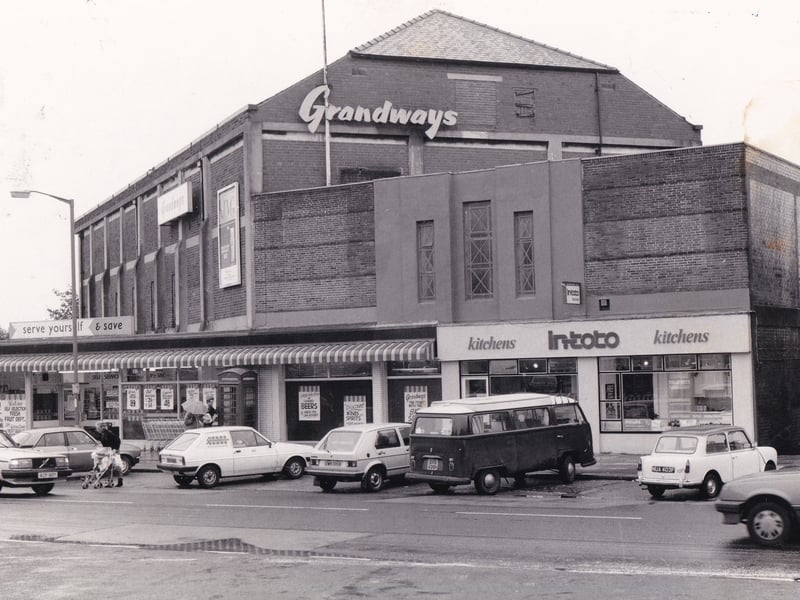 Did you shop here back in the day? Grandways supermarket on New Road Side pictured in October 1986. It was formerly the Glen Royal Cinema.