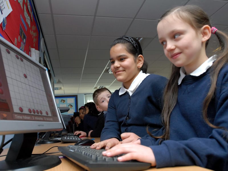 Classroom memories from Hadrian Primary in 2009 and we want you to share your own.