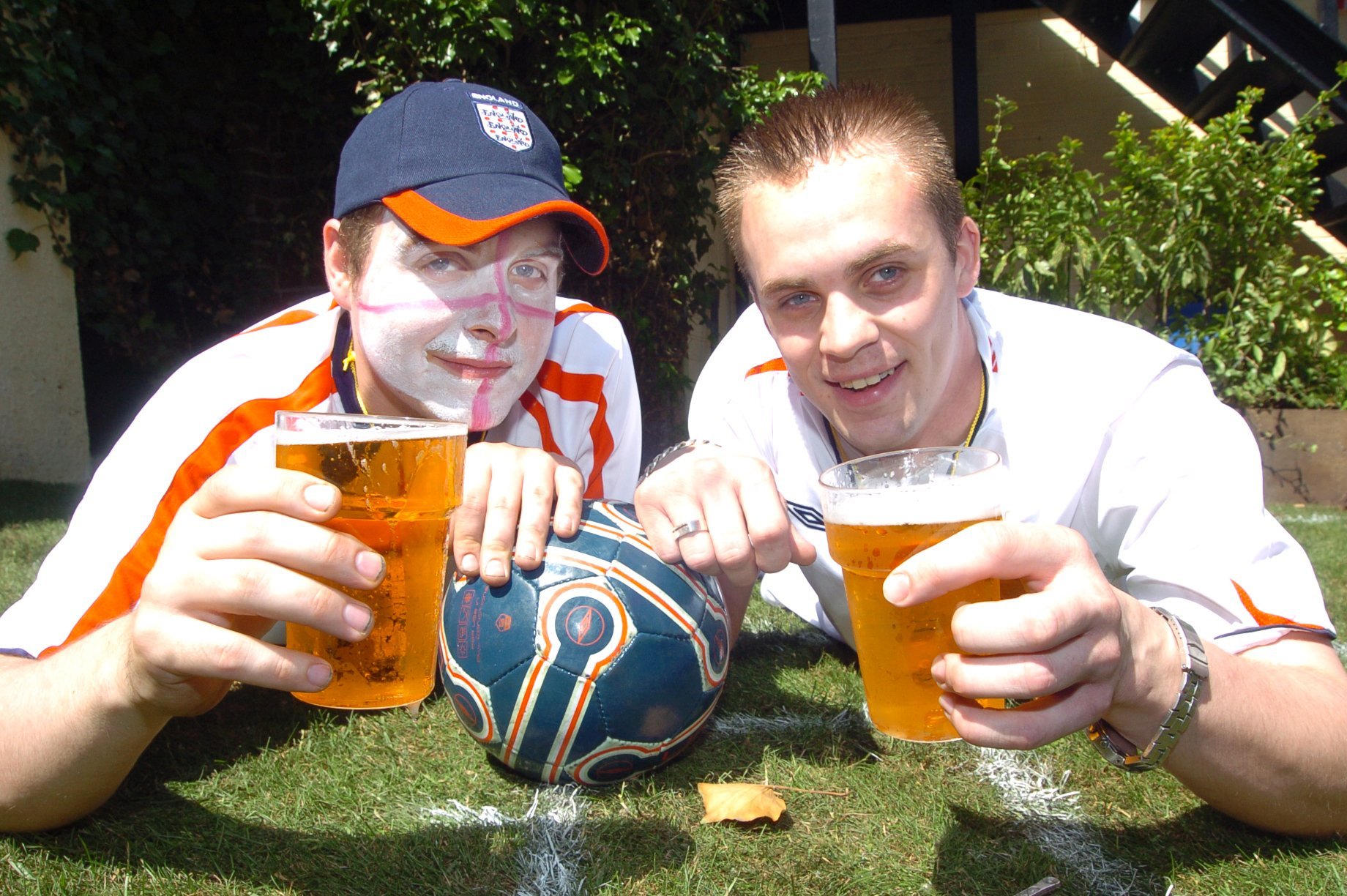 The Courtyard pub offered a grass pitch and a huge widescreen tv for the debut England World Cup match. L-R are barman Luke Wilson, 22, and Assistant Manager Nathan Hutchinson, 27 (D7387LR)