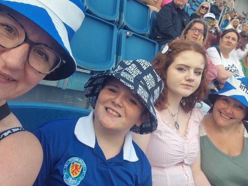 Sandra Anne and her family were ready to rock with Callum Beattie on friday night. 