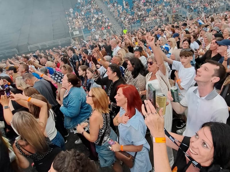 Thousands of fans packed into the venue at Edinburgh Castle to watch Callum perform hits such as 'Salamander Street', 'Heart Stops Beating', and 'Let Me Fall'.