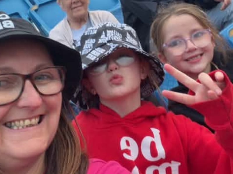 Tracyanne Munley had a whale of a time with her kids at Callum's gig on Friday night