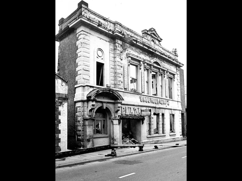 Before the days of multiplexes, cinemas like The Plaza were at the heart of town life. This 1975 photograph captures the building during demolition. What memories do you have of Oswestry’s old cinema?