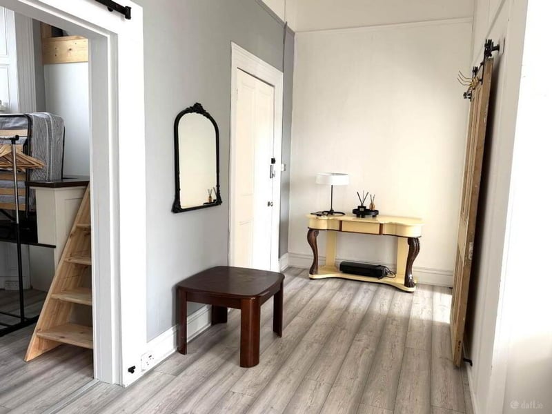 Lilly O`briens Public House & Apartments, Castle Street, Roscrea, Co. Tipperary, E53H586