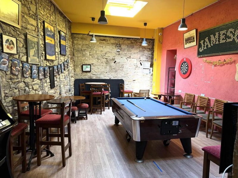 Lilly O`briens Public House & Apartments, Castle Street, Roscrea, Co. Tipperary, E53H586