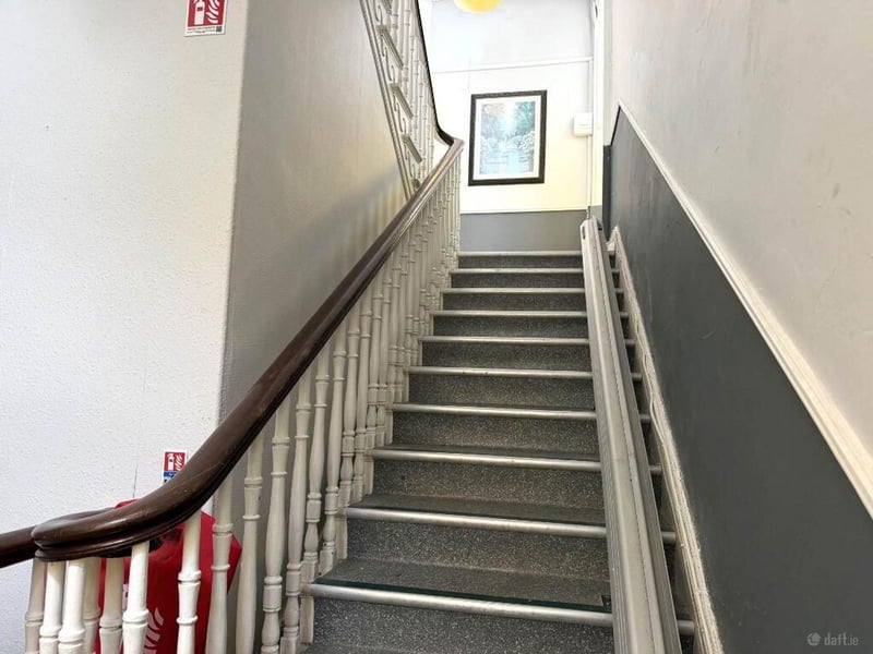 Lilly O`briens Public House & Apartments, Castle Street, Roscrea, Co. Tipperary, E53H586