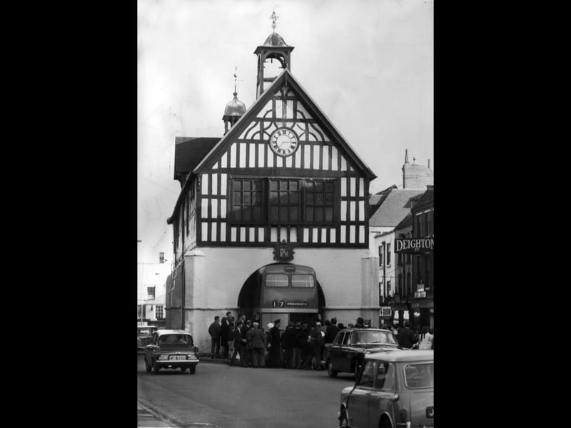 A memorable moment in Bridgnorth in May 1967 as a Wolverhampton Corporation double-decker bus found itself stuck beneath the Town Hall. The unusual incident drew attention as crews worked to free the bus, eventually lowering the tyres to release it with little damage. It must have been quite a sight for those passing by - do you remember hearing about this mishap, or seeing buses like this travelling through Bridgnorth?