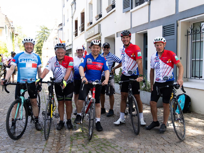 Havant MP Alan Mak joined them for the cycle in to Paris.