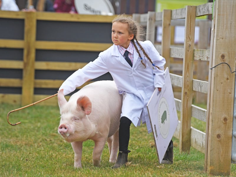 Pig young handlers winner Henrietta Barker, aged 9, from Pudsey.