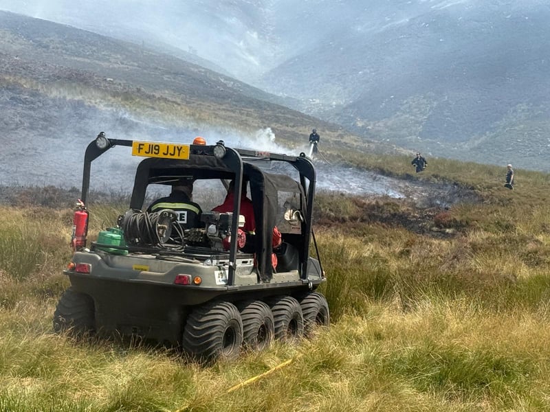 The major incident at Tintwistle Moor remains ongoing as crews continue to tackle the wildfire. Easterly winds are carrying smoke towards Manchester, but changing conditions could see smoke affect nearby communities in the coming days.