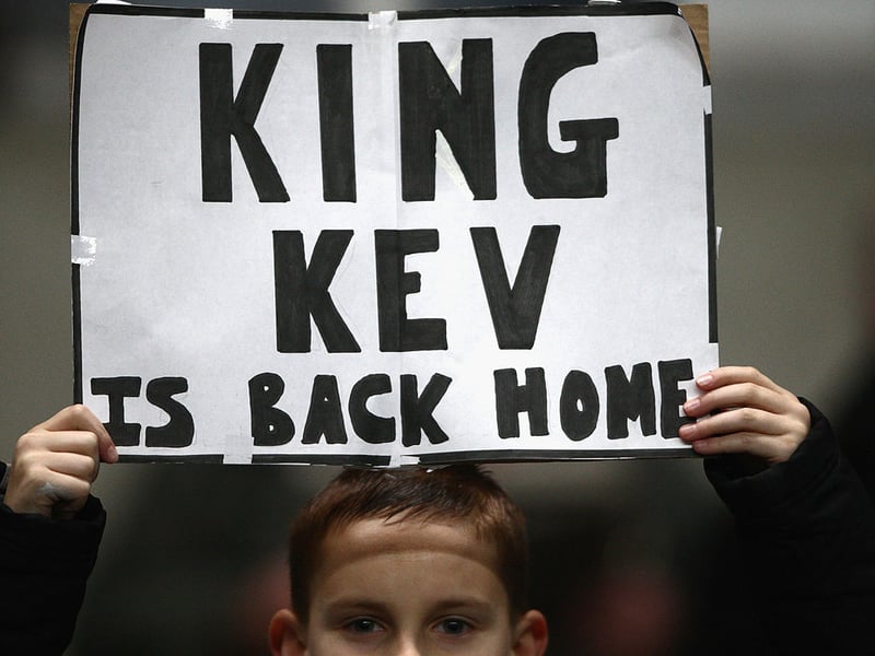 A Newcastle fan holds a sign announcing the return of Newcastle United Manager Kevin Keegan before the Barclays Premier League match between Newcastle United and Bolton Wanderers in 2008 in Newcastle, England. (Photo by Stu Forster/Getty Images)