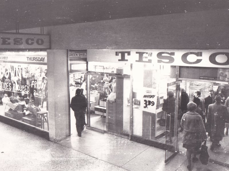 Tesco was hosting a closing down sale in January 1976.