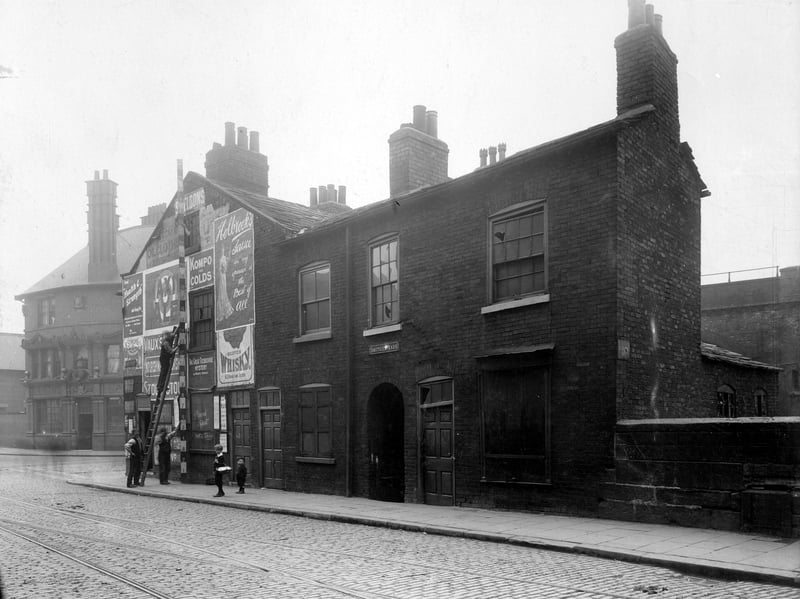 York Street, junction with Duke Street in March 1907. The ornate facade of the Lloyds Arms public house is on Duke Street, to the left. It was demolished in 1994 to build the inner city loop road.