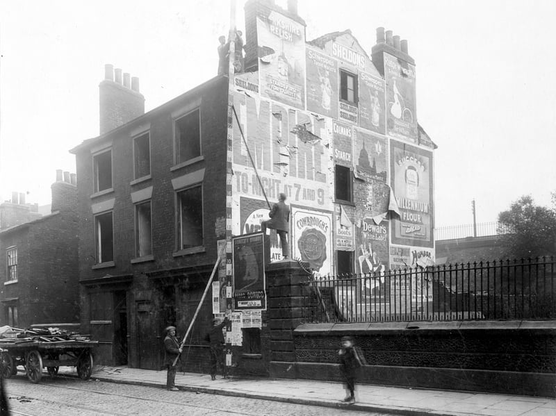 May 1907 and number 38/40 York Street is being measured by workmen prior to demolition. It was located between Church Lane and Smithies Yard, property belonged to Charles Ernest Maxwell, it was a tobbaconists' shop and a lodging house. On the left, gap between buildings was the course of Timble Beck, shortly before it would run into the river Aire