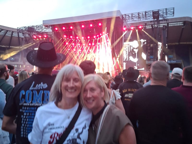 Tina McCombie was there on Saturday night, she said: "Fantastic show, was there tonight. Amazing! What an artist."