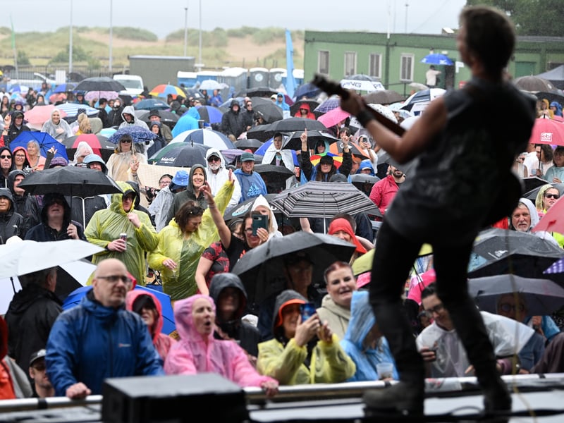 Crowds watch Chesney Hawkes at Bents Park.