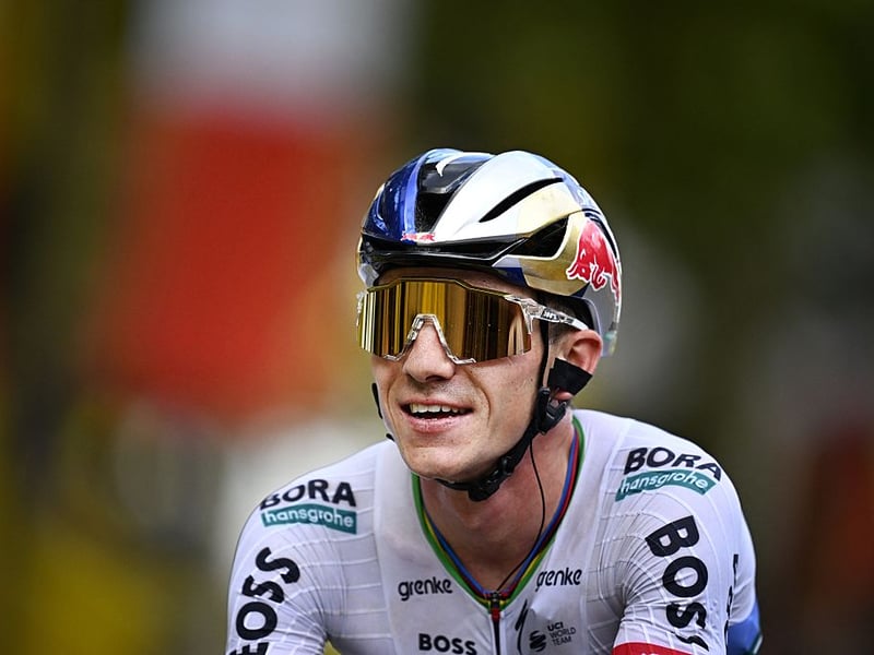His recent transfer to the Red Bull–BORA–hansgrohe team has been profitable for Belgian star  Remco Evenepoel, who now earns €6.6 million per year. He came second in this year's Tour de France and won gold at the last Olympic Games.