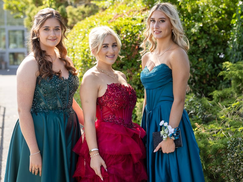 Ready to set off to the Presentation debs Aleezay Nisar, Lydia Solarska and Natalia Jast