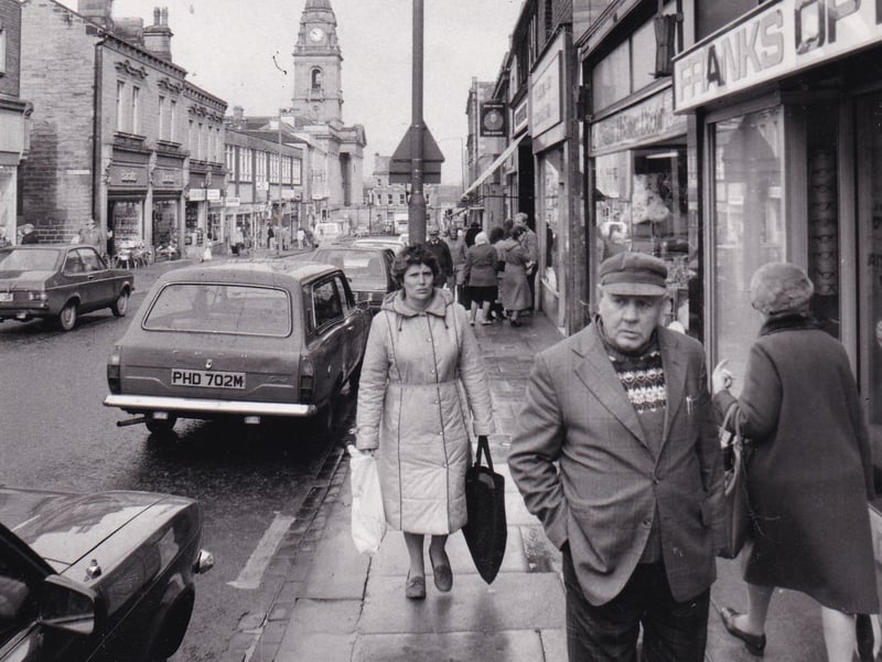 Shoppers on Queen Street in March 1983.