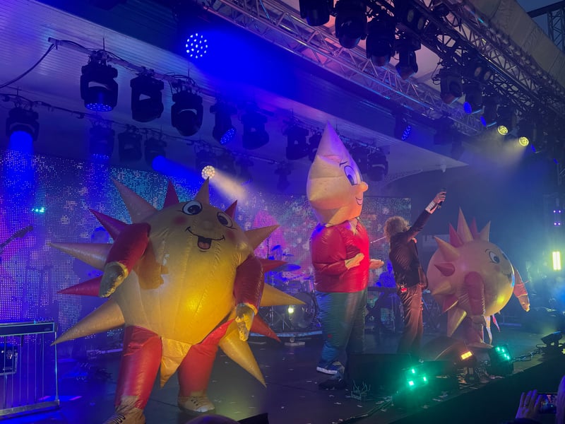This was the only sun that the Glasgow audience got to enjoy at the gig.