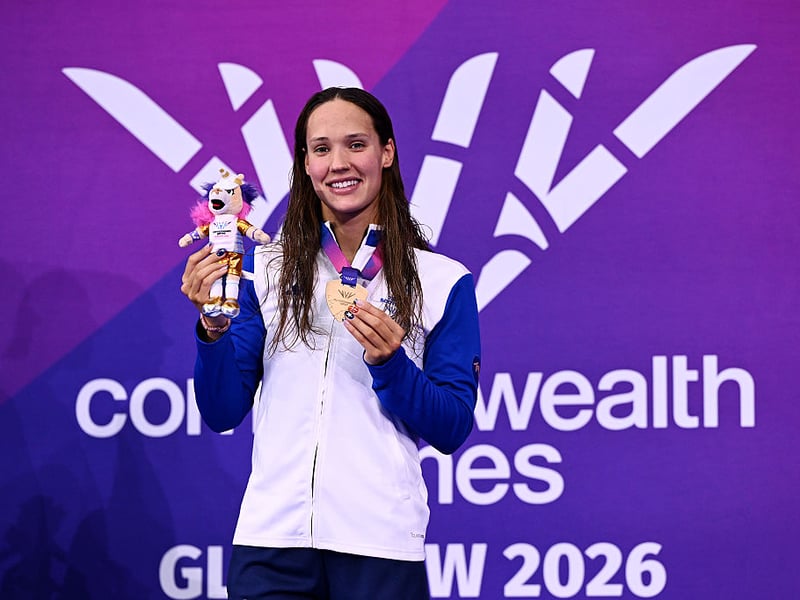 Gold: 100m breaststroke swimming