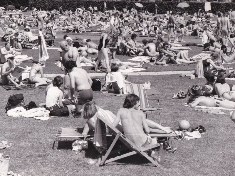A busy Ilkley Lido in May 1978.