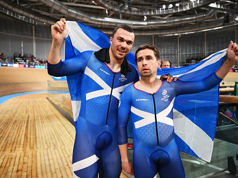 Gold: Men's Tandem B 1000m Time Trial 