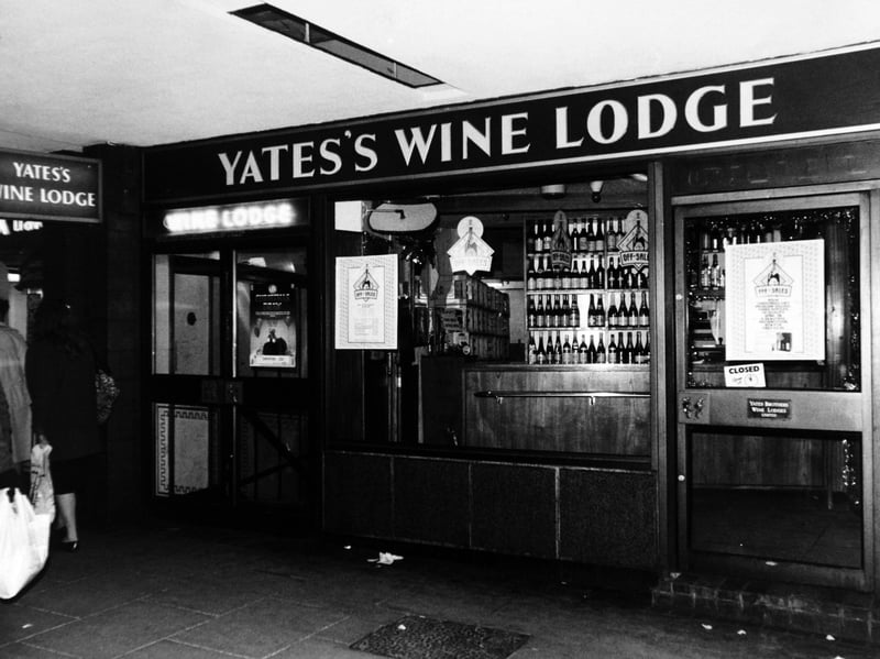 Yates's Wine Lodge pictured in December 1987.