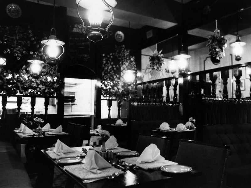 The comfortable intimate Bonaparte's restaurant at the Wellesley Hotel on Wellington Street. Pictured in October 1987.