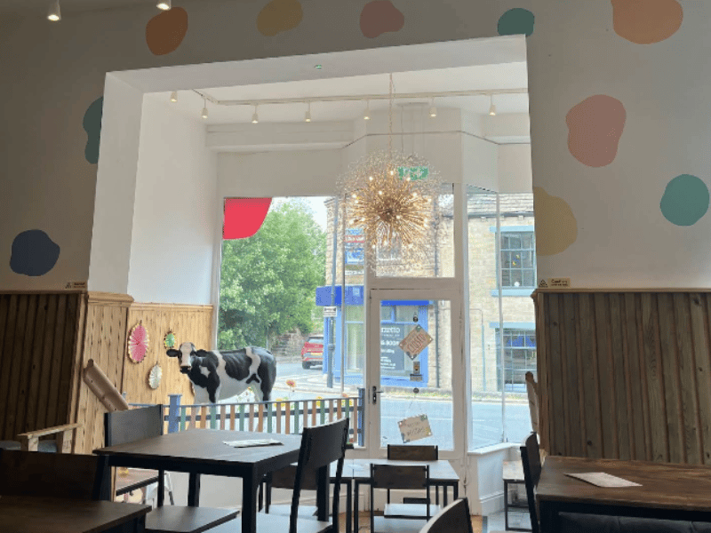 A fantastic spot during the summer holidays. Located in the heart of Ilkley, this dedicated play café features role-play zones, baby soft play, and climbing areas alongside fresh coffee, toasties, and kids' picky plates so parents can relax while little ones explore. 🍴33 Church St, Ilkley LS29 9DR