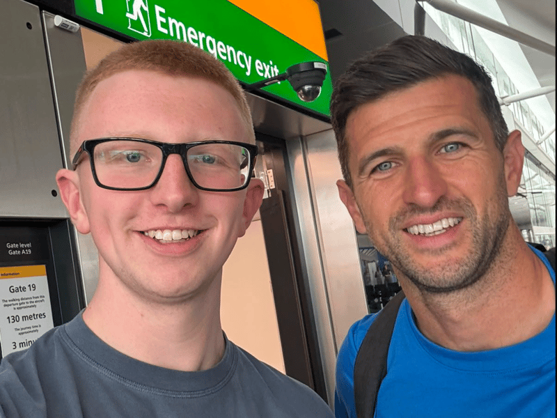 A very lucky @garethnorton1 who grabbed a quick snap with John Mousinho!