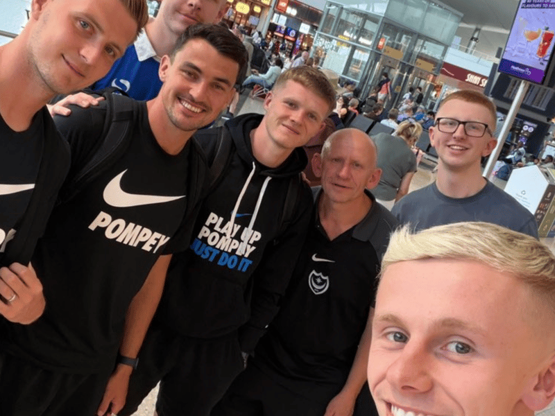 @AlfieNorton12 & Co alongside Josh Knight, Regan Poole and Terry Devlin at Heathrow.