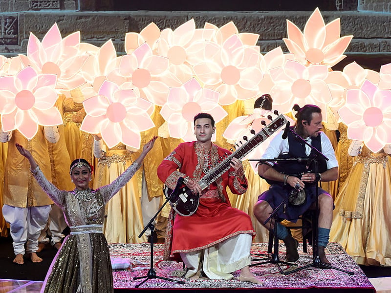 The audience were treated to traditional Indian songs to mark the Games heading there in four years time.