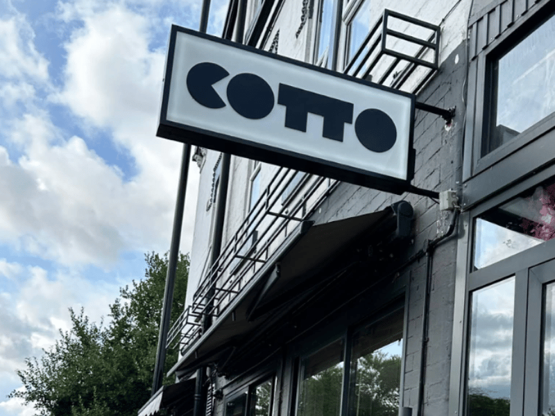 This cosy neighbourhood bistro on Abbey Road has built a stellar reputation for authentic Italian hospitality. Renowned for hand-rolled fresh pasta, stone-baked pizzas, and rich regional desserts. 🍴 68-70 Abbey Rd, Kirkstall, Leeds LS5 3JG