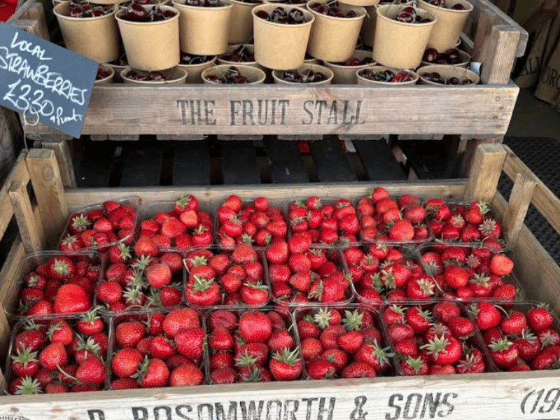 Located right in the heart of Chapel Allerton, this vibrant stall brings classic market energy to North Leeds. It’s a firm favourite with locals grabbing fresh berries, exotic fruits, and crisp salad greens on their daily high street strolls. 🥬 65A Harrogate Rd, Chapel Allerton, Leeds LS7 3PQ