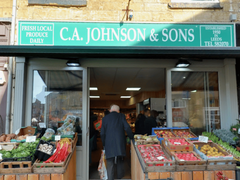 Bringing proper market-town quality to North Yorkshire, Johnsons is a trusted staple for Wetherby residents. Known for top-grade potatoes, farm-fresh roots, and seasonal local harvests, it’s a shining example of a classic Yorkshire greengrocer done right. 🥬 59 Market Pl, Wetherby LS22 6LN
