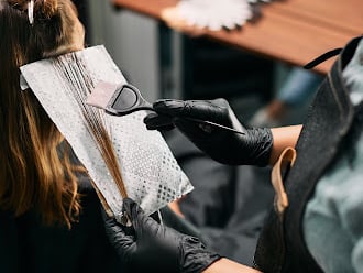 Laura Anne Hairdressing is a mobile hair service which specialises in colouring and cutting. 📍 Across Leeds
