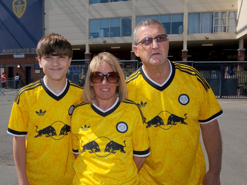 Leeds United v RB Leipzig pre season friendly sat 08-08-2026 pic Steve RidingAndrew and Jane Hey and Alex, 15 of Barnsley