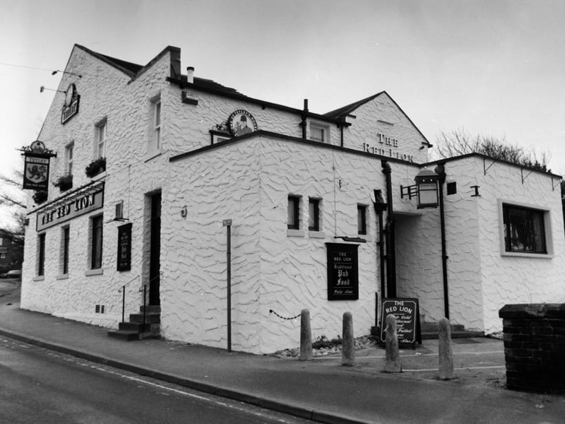 The Red Lion pub, on Main Street, Shadwell, Leeds, in December 1990