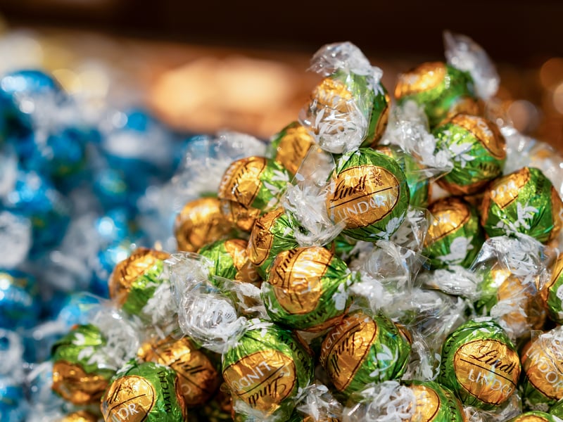 World-famous smooth-melting Lindor truffles with a giant Pick & Mix wall, master chocolatier bars, and seasonal chocolate gifts. 🍫 Trinity Leeds, Albion Street / White Rose Shopping Centre, Leeds