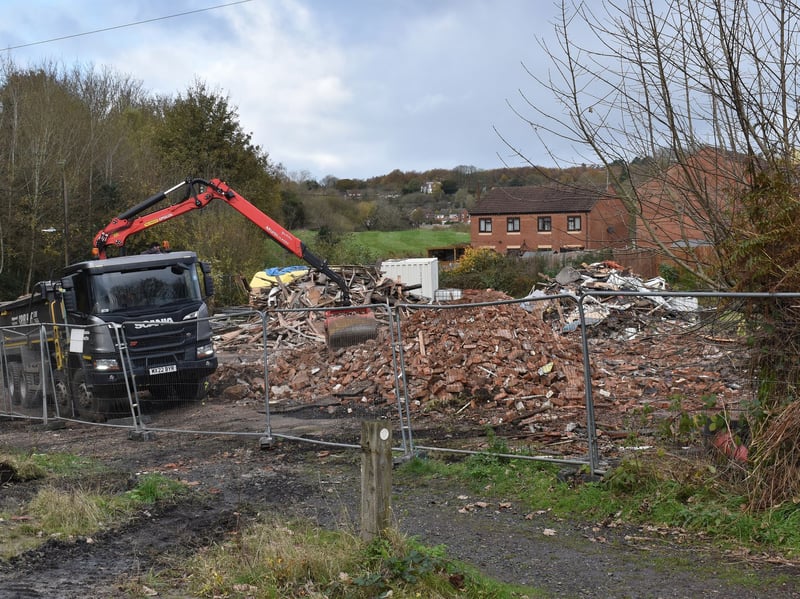 Demolition of the Cheshire Cheese in its final stages in November 2022. Planning permission had previously been refused by Telford & Wrekin Council to knock down the pub and build six houses and four bungalows in its place. The council said the pub was an “important signifier of the area’s industrial past,” particularly in conjunction with the nearby Grade II listed railway bridge which crosses Doseley Road. However, after two arson attacks the pub was beyond saving and the council gave the go-ahead for its loss.