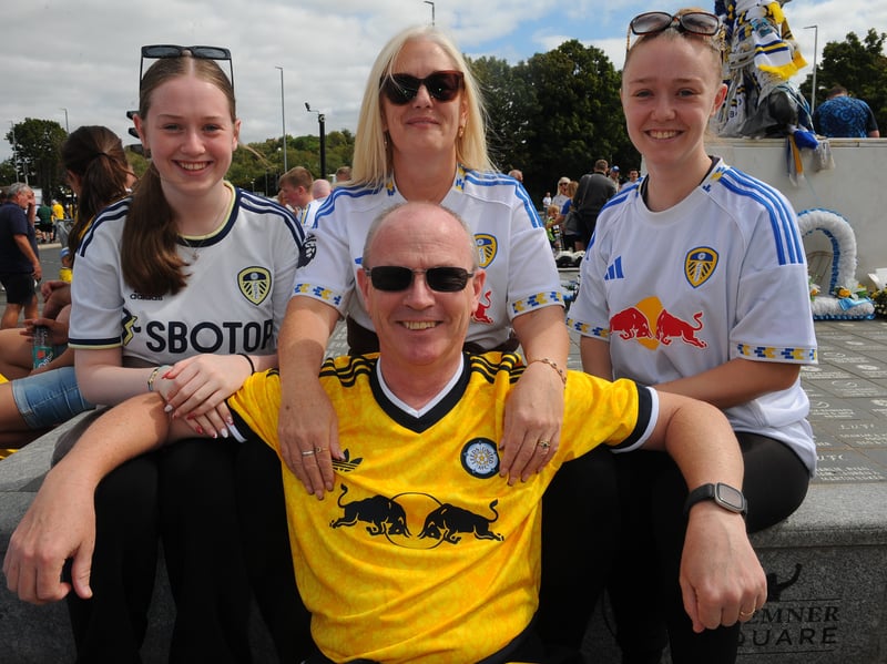 Leeds United v FC Augsburg   pre season friendly 15-08-2026 pic Steve RidingThe Sykes family of Liversedge, Jessica, Lisa Cailtin and Andy 