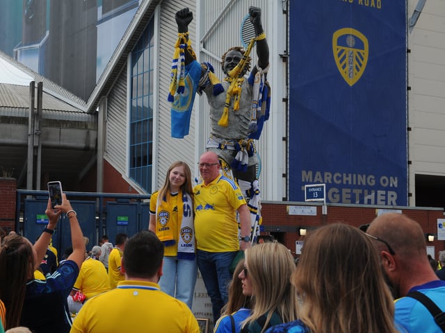 Leeds United v FC Augsburg   pre season friendly 15-08-2026 pic Steve RidingPicture with Billy Bremner